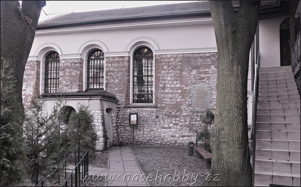 O krakovských synagogách a varnišky, pojďme se s nimi alespoň letmo seznámit.